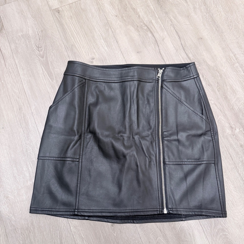 Express Black Faux Leather Mini Skirt Size 8 Moto Zipper Front Pockets Edgy Punk